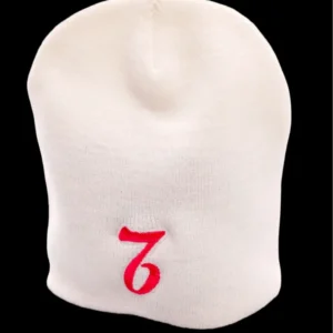 A white hat with the number seven on it.