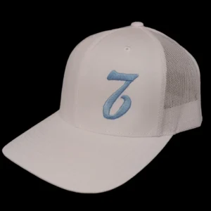 A white hat with the letter z on it.